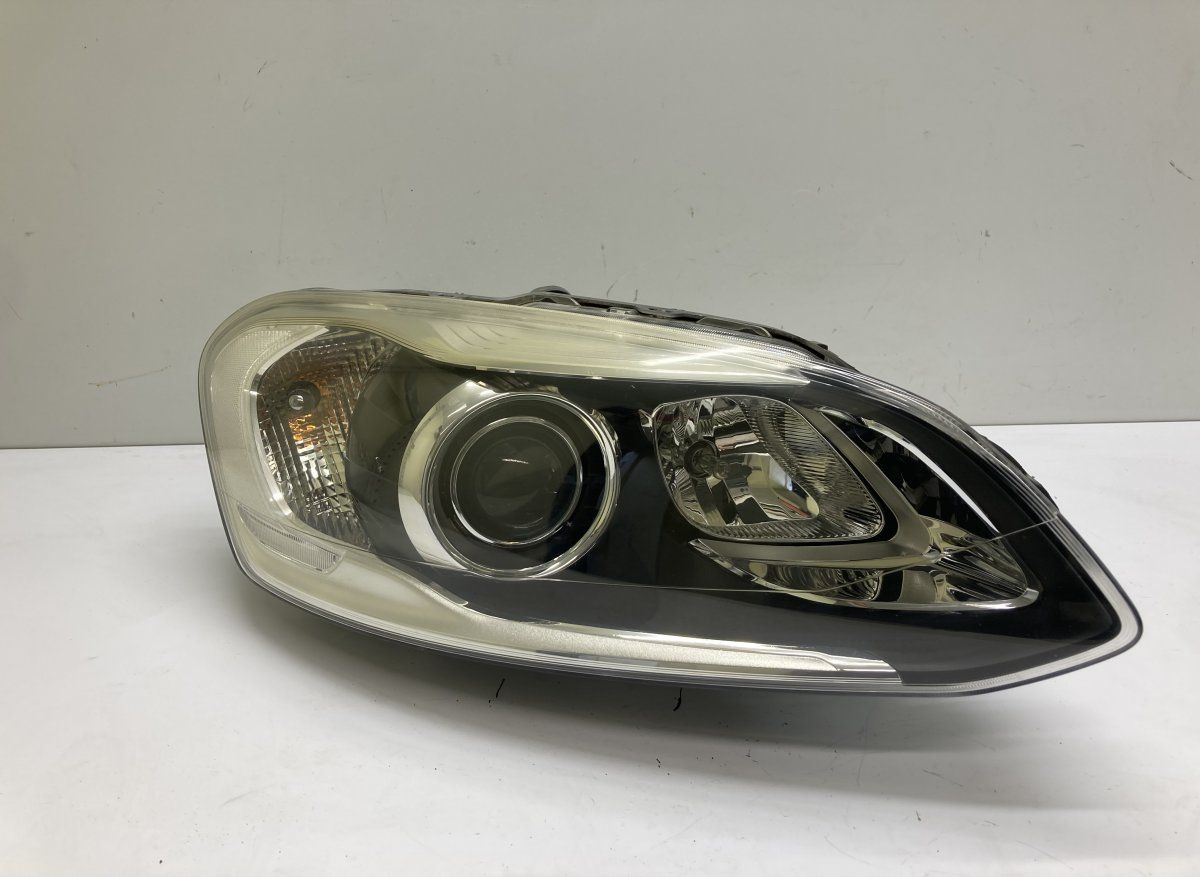 31420252 Headlight right VOLVO XC60 I (2008-2017)