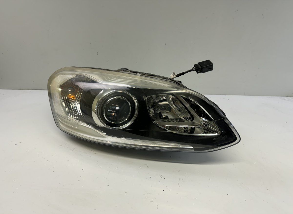 31420252 Headlight right VOLVO XC60 I (2008-2017)