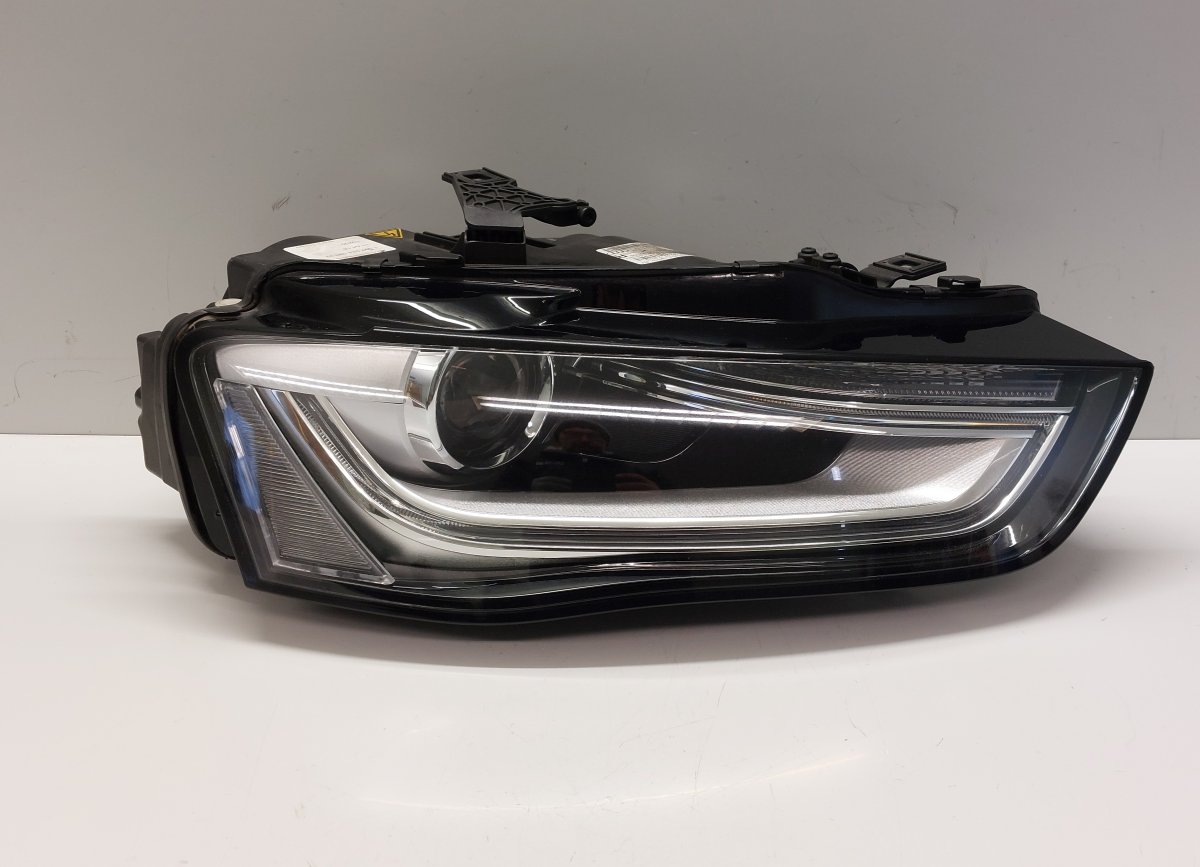 Audi A4 (B8) headlight right 8K0941044D 130702409302 Headlight right AUDI A4...