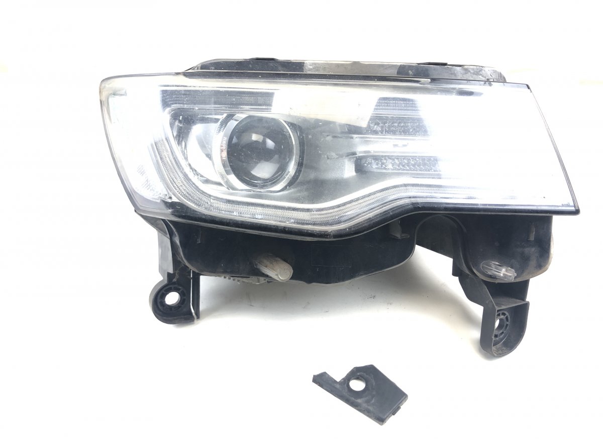 Jeep Grand Cherokee (WK) ajovalo (oikea) 68111036AE Headlight right JEEP GRAND CHEROKEE ...