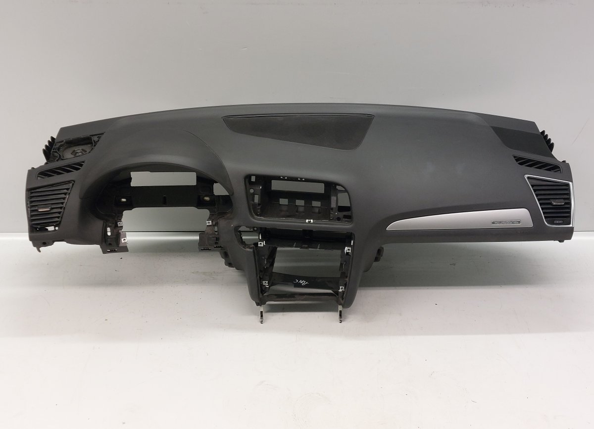 Audi Q5 (8R) Dashboard 8R1857041D 8R1858005B Dashboard AUDI Q5 (8R) (2...