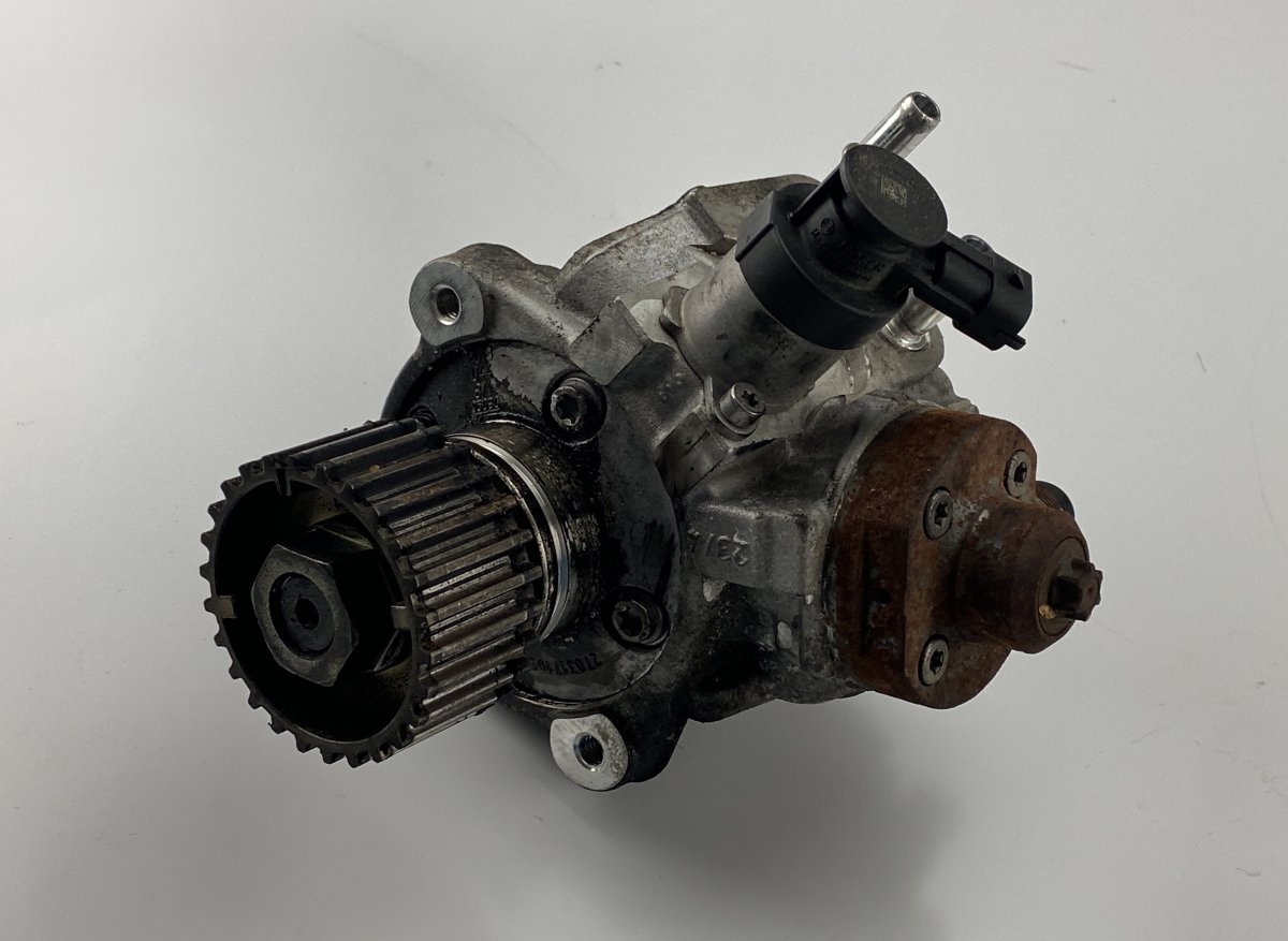 Opel Zafira Tourer (C) Fuel injection pump, diesel 55494494 0928400779 8201721440 Fuel injection p...