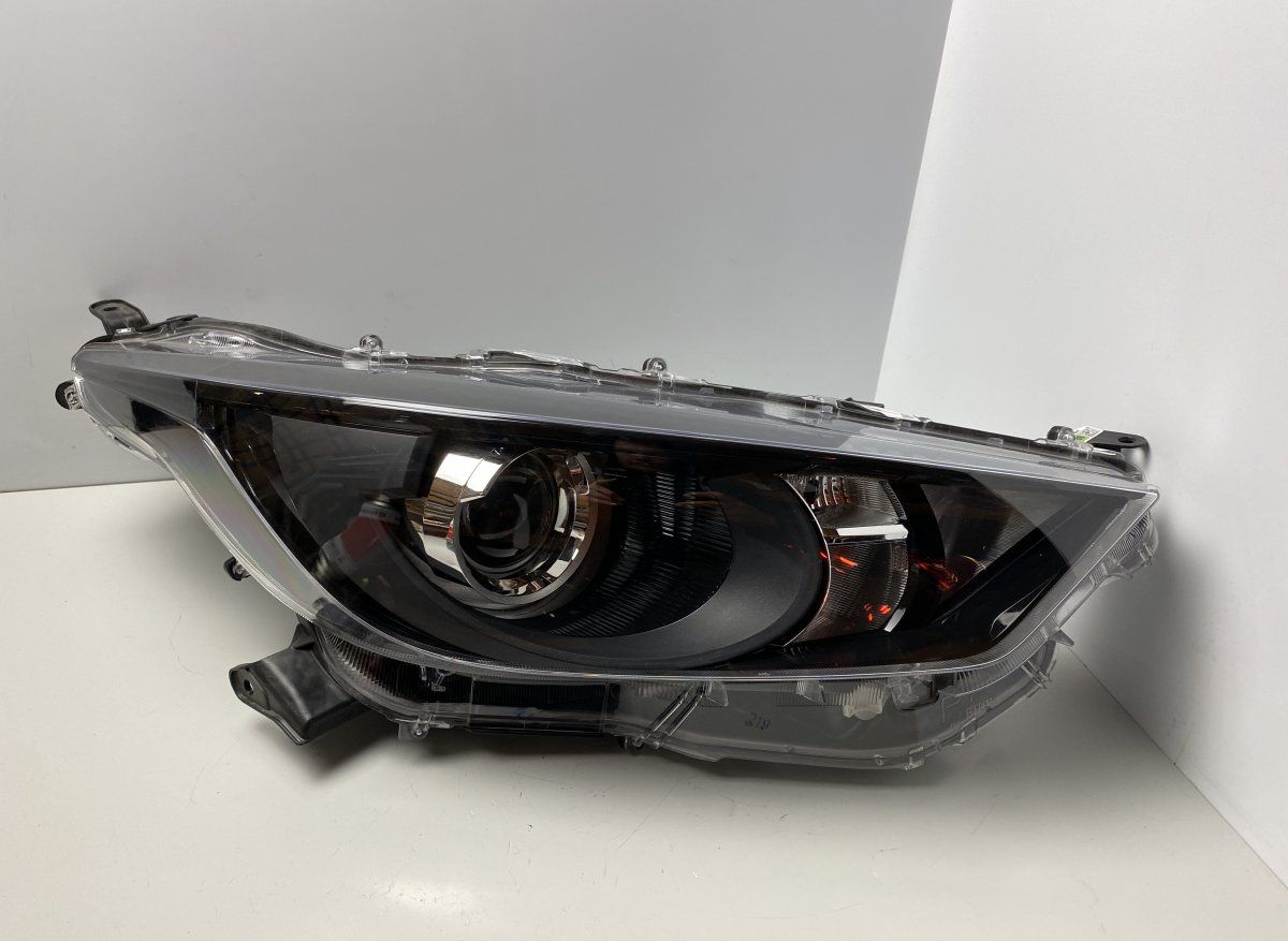 81130-K0060 81130-K0080 99226-81017 9922681017 Headlight right TOYOTA YARIS III (XP130) (2010-2019)