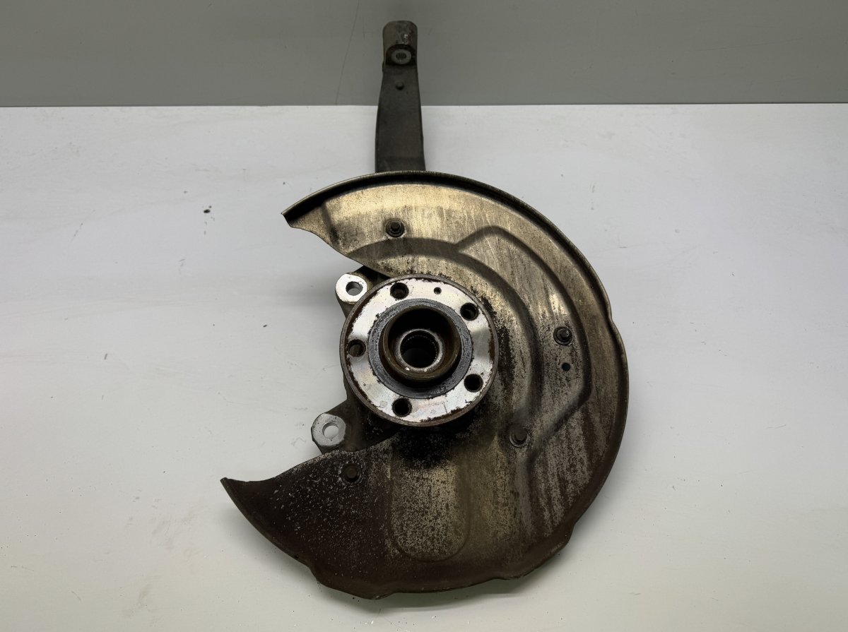 Volvo XC90 Wheel bearing housing front left 31476878 Wheel bearing housing front left VOLVO...