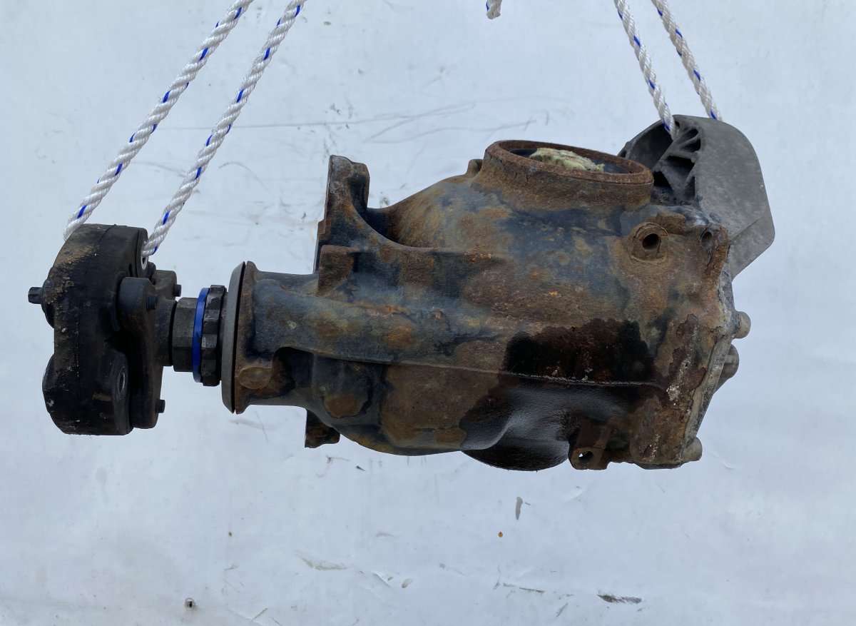BMW 3 (E90 / E91 / E92 / E93) Rear axle differential 7603759 760375903 Rear axle differential BMW 3 ...