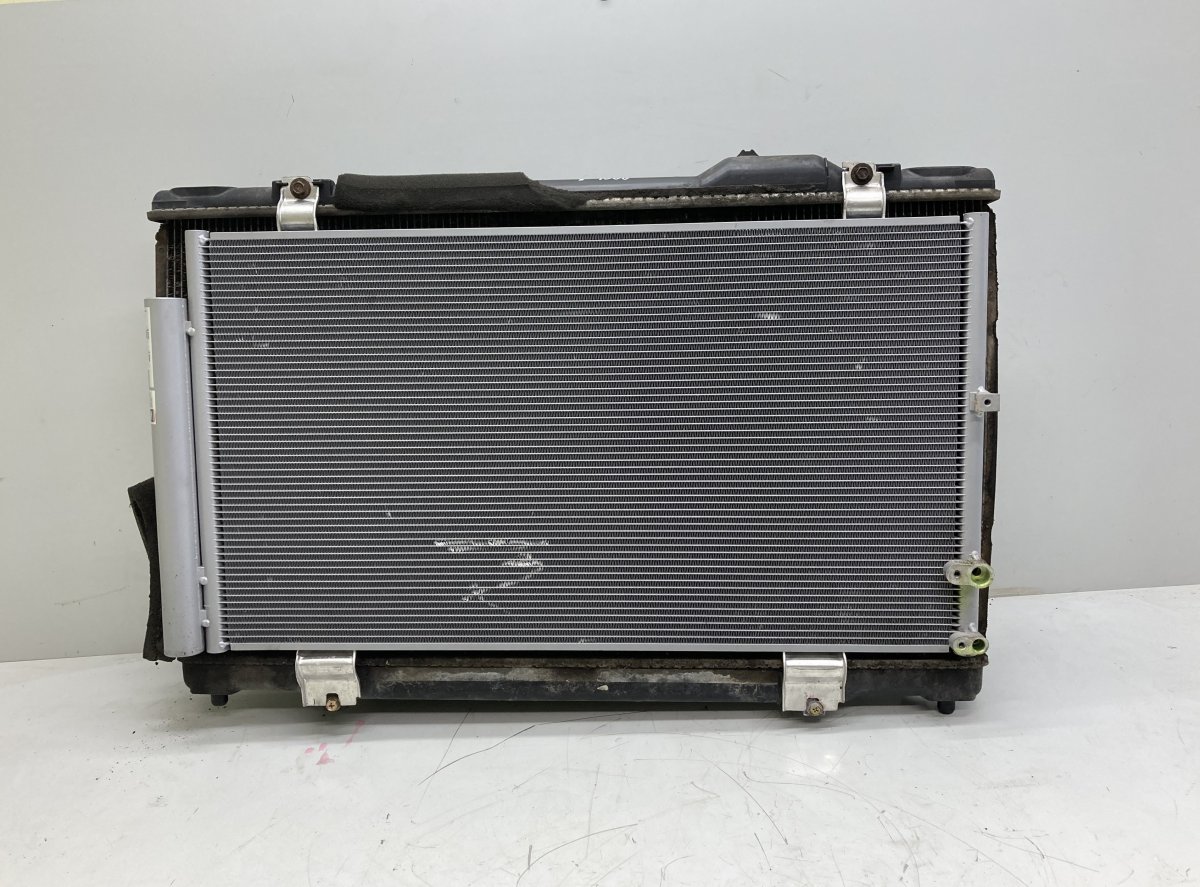Lexus GS радиатор 4221332771 1640031370 1671131230 Radiator LEXUS...