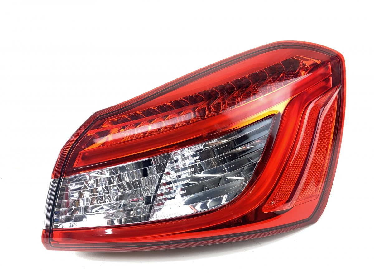 Maserati Ghibli Tail light, right 670107148 Tail light, right MASERATI GHIBLI III...