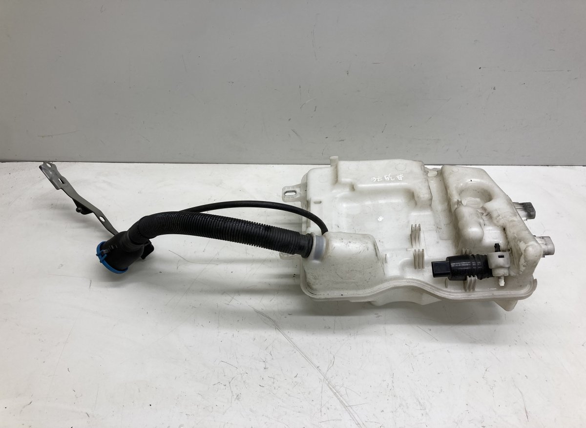 BMW 2 (F22 / F23) Window washer reservoir 7369649 7351624 Window washer reservoir BMW 2 A...