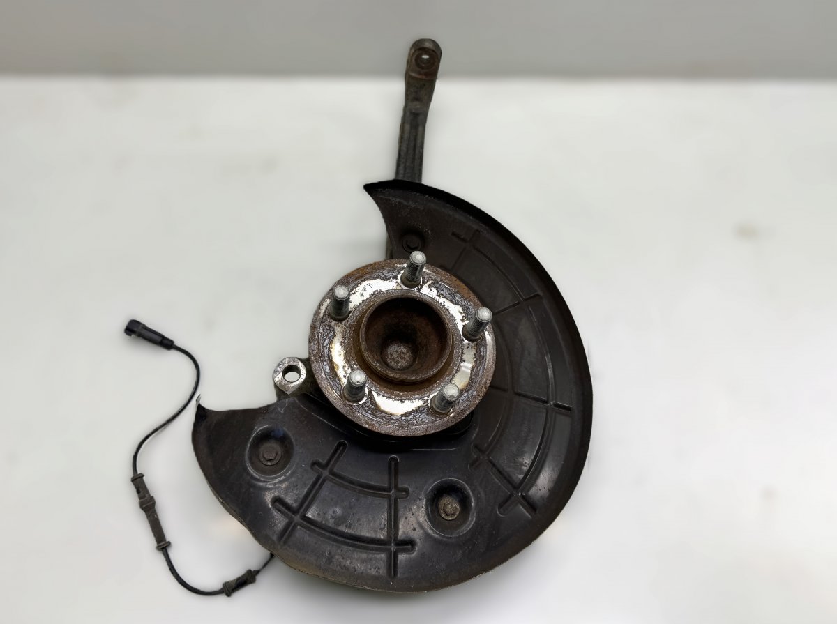 Chrysler 300 Wheel bearing housing front right 05168402AC Wheel bearing housing front right CH...