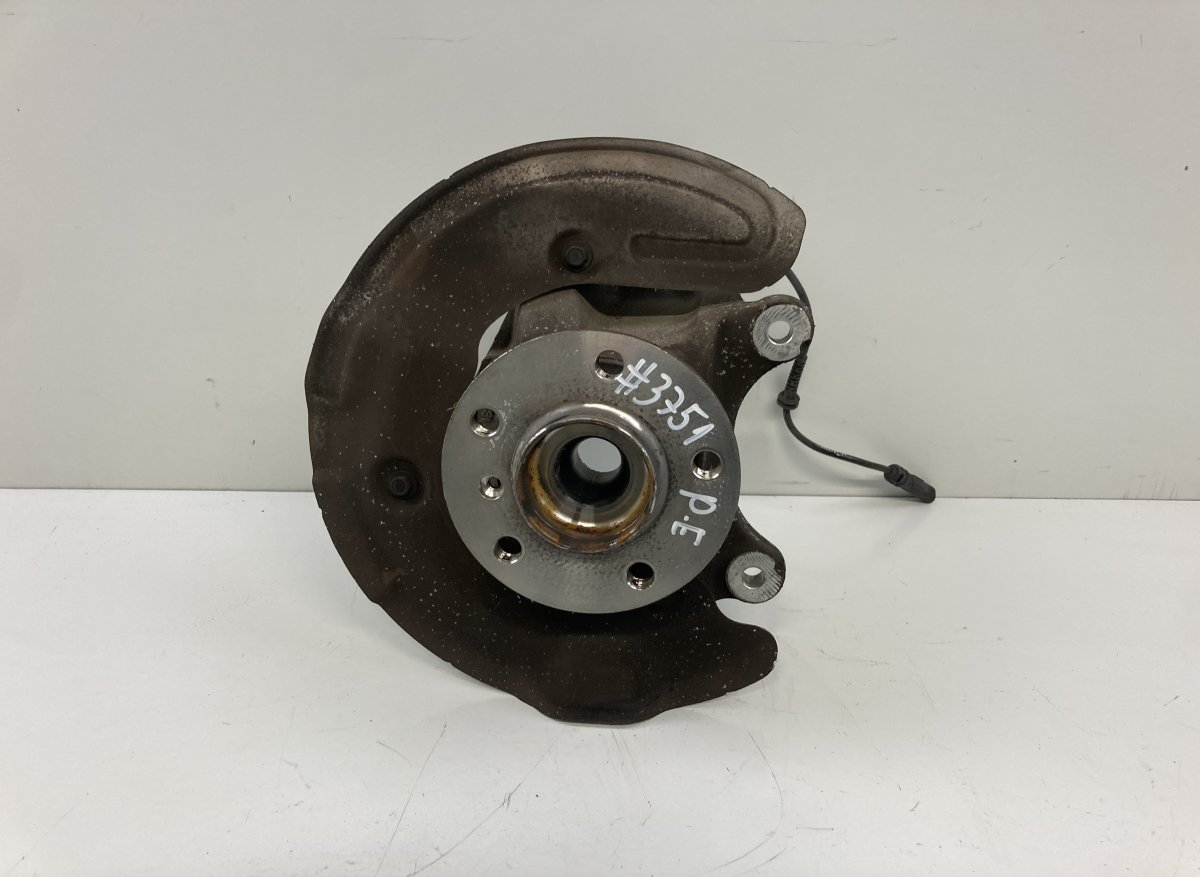 BMW 2 (F22 / F23) Wheel bearing housing front right 6870838 687083802 Wheel bearing housing front r...