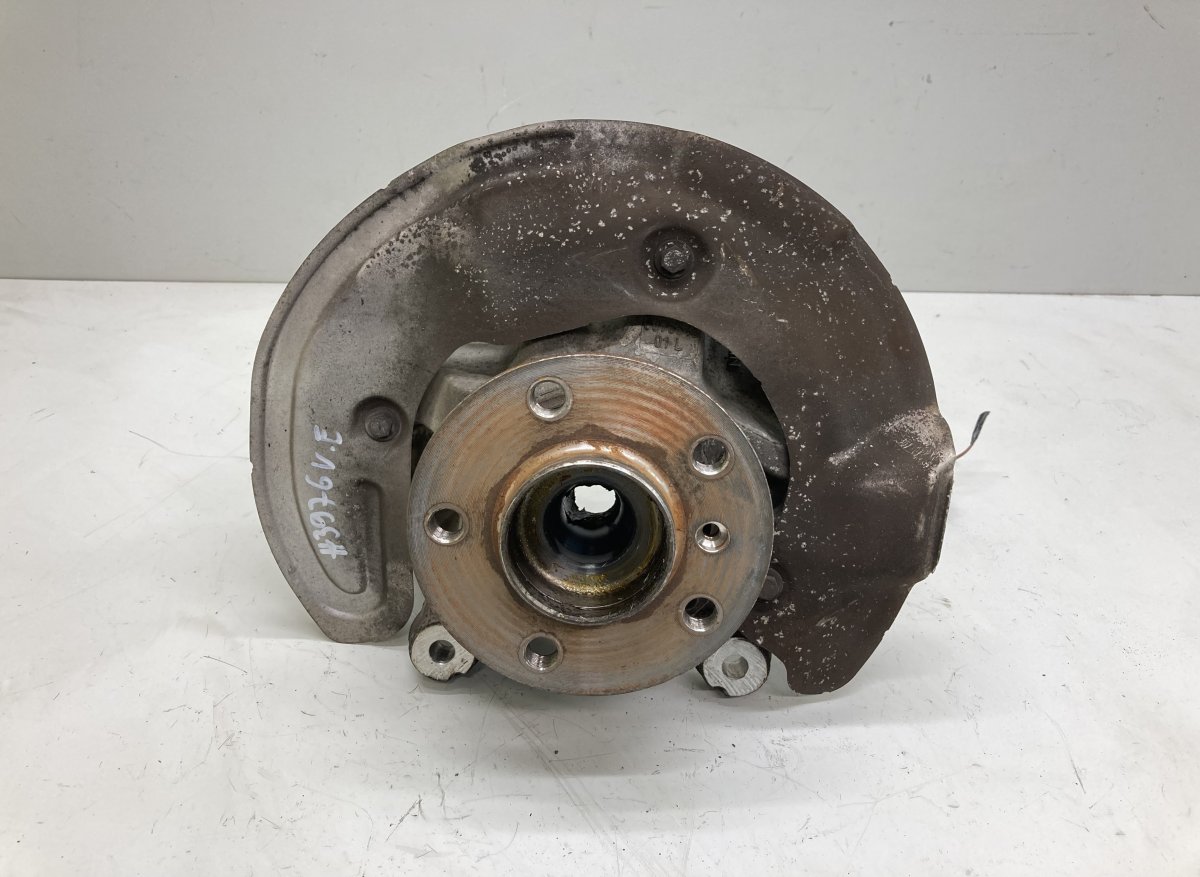 BMW 2 (F22 / F23) Wheel bearing housing front left 6876645 6876645-01 Wheel bearing housing front ...