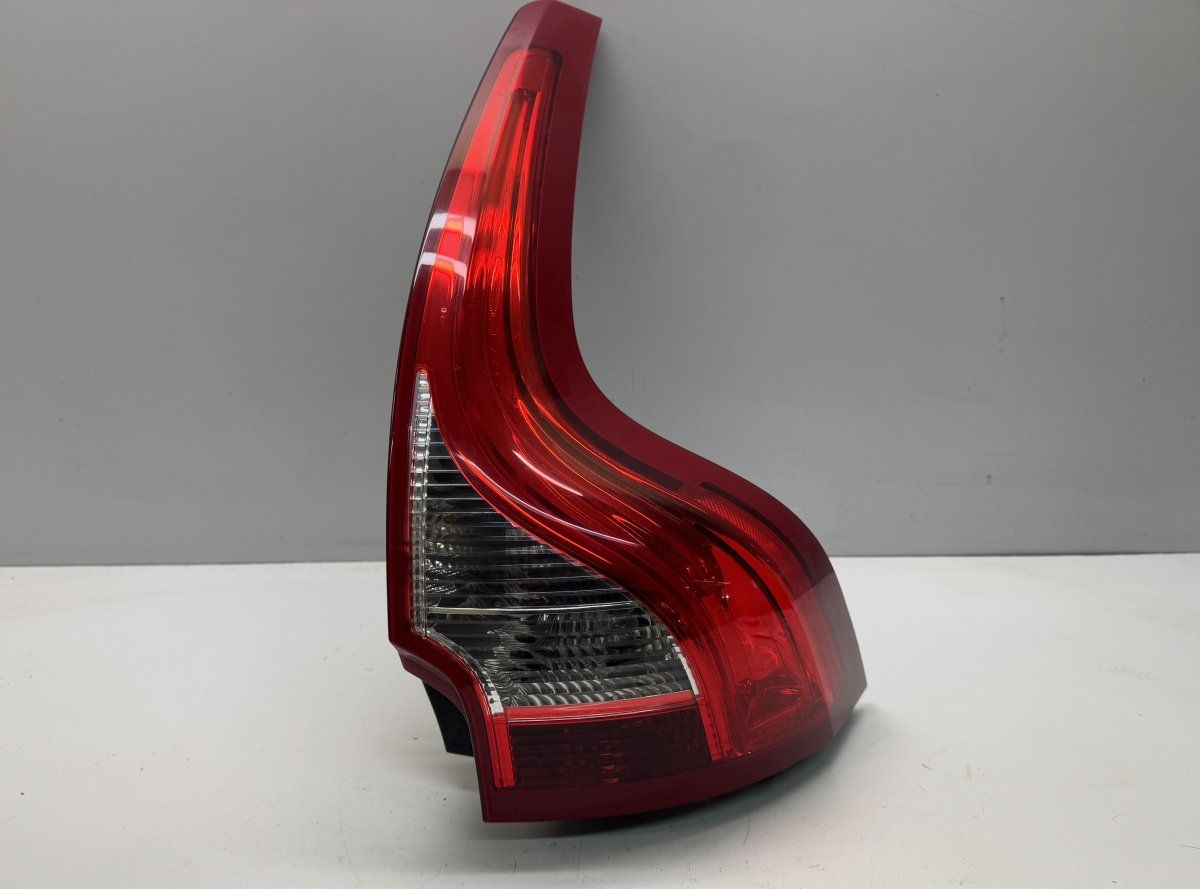31323035 Tail light, right VOLVO XC60 I (2008-2017)