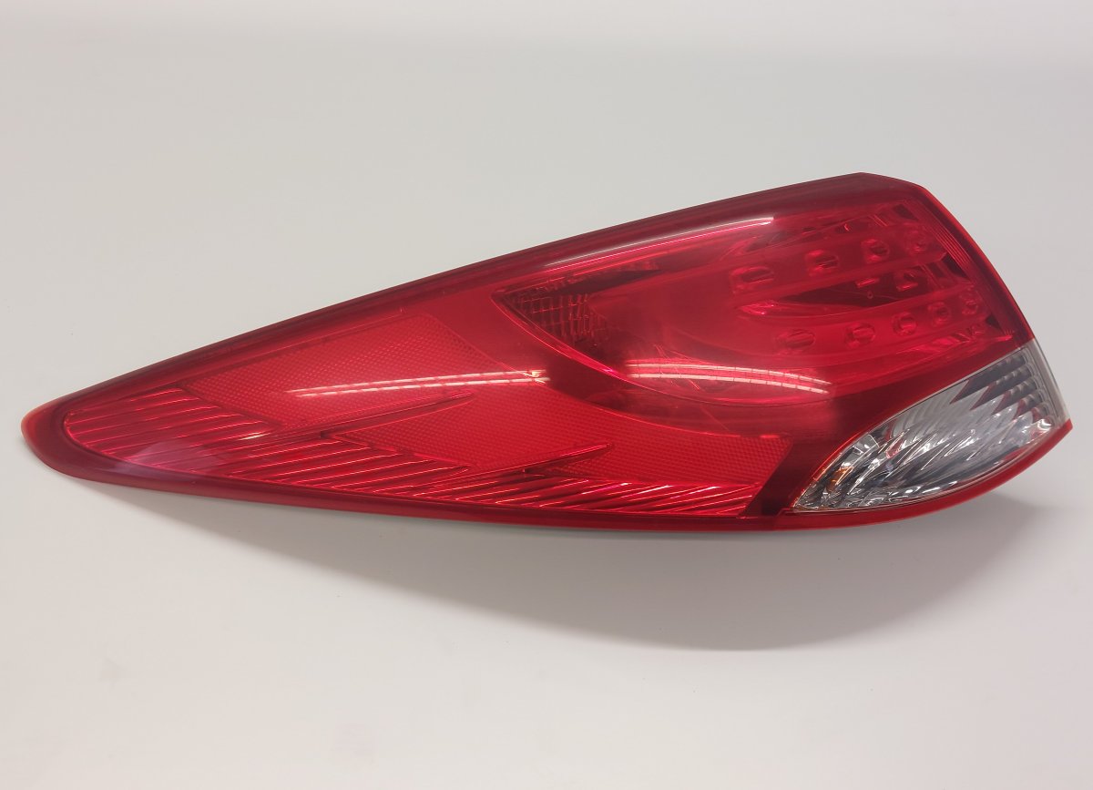 tail light left Brand/Model: HYUNDAI TUCSON
Year: 2012
Engine: ...