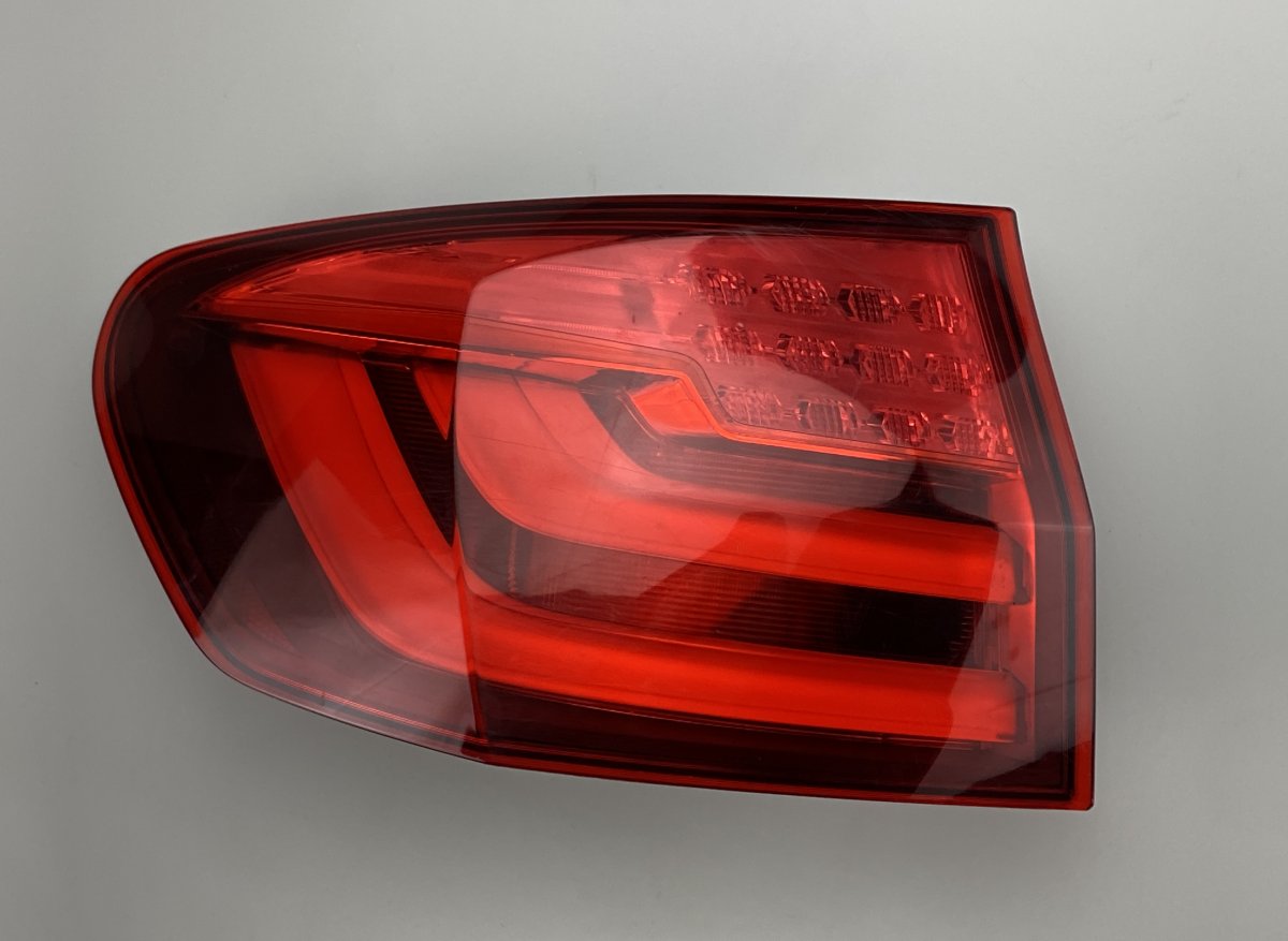 BMW 5 (E60 / E61) takavalo (vasen) 7203233 Tail light left BMW 5 (F10, F11) (2010-...
