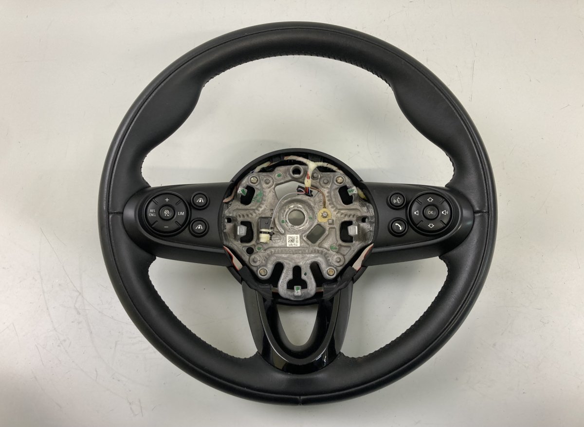steering wheel Brand/Model: MINI CLUBMAN
Year: 2019
Engine: 19...