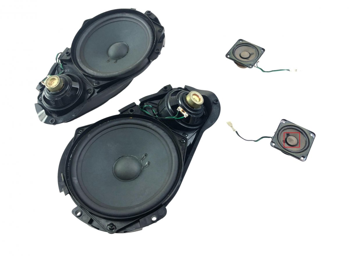 Mercedes-Benz A (W168) Set of loudspeakers A2308201102 A2308201202 A2308200302 Set of loud...