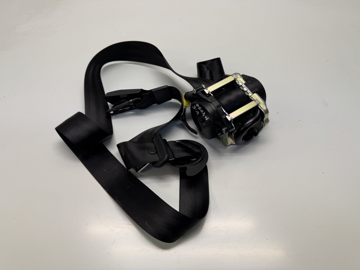 Audi A4 (B9) Seat Belt Front Left 8W0857705 Seat Belt Front Left AUDI A4 (8W, B9)...