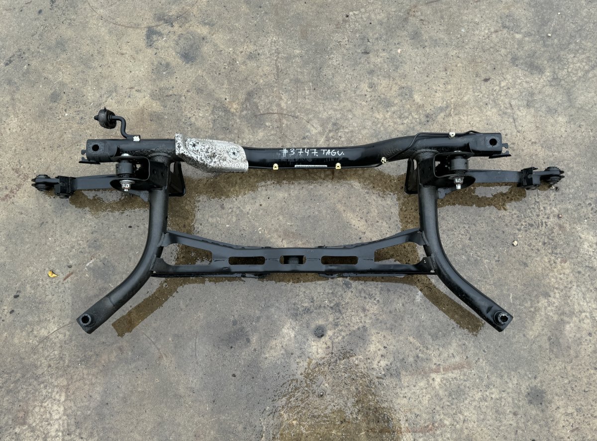 Volkswagen Golf 6 Балка заднего моста 1K0505315BG 1K0501529J 1K0505323P Rear axle Bea...