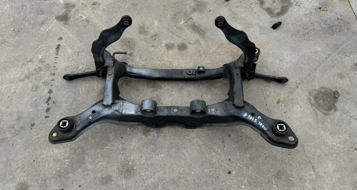 Volvo XC60 Tagasilla ristitala 31476647 31476425 31340354 31406748 31410317 31...