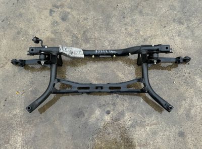 1K0505315BG 1K0501529J 1K0505323P Poutre d&#39;essieu arrière VW GOLF VI (5K) (2008-2013)