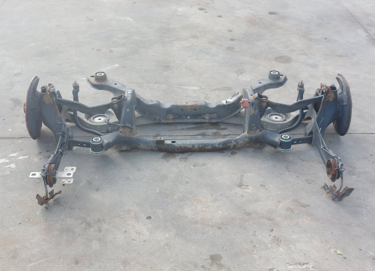 Volvo S60 Tagasilla ristitala 31329225 31406648 31406655 31317602 Rear axle B...