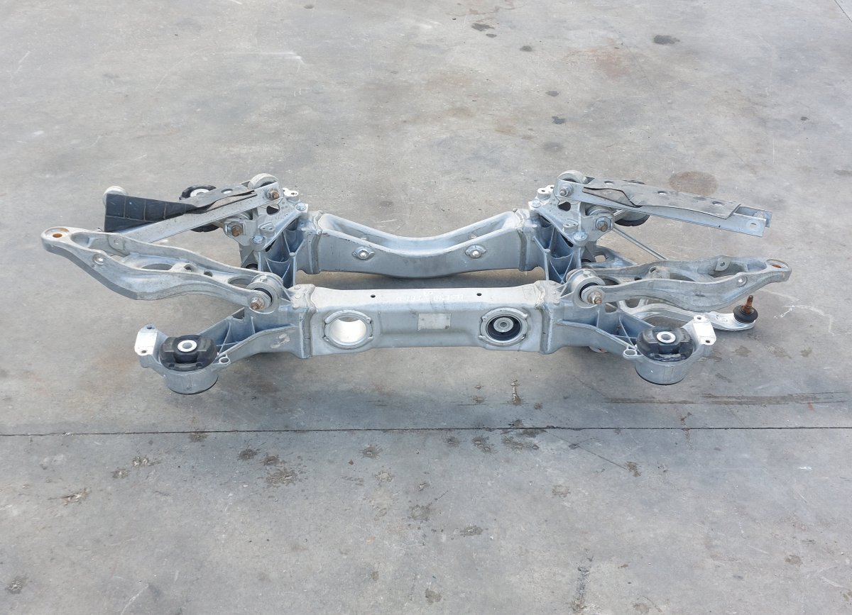 Honda Legend Taka-akselin palkki 50300SJAE02 50376SJAA00 50365SJAA00 Rear axle B...