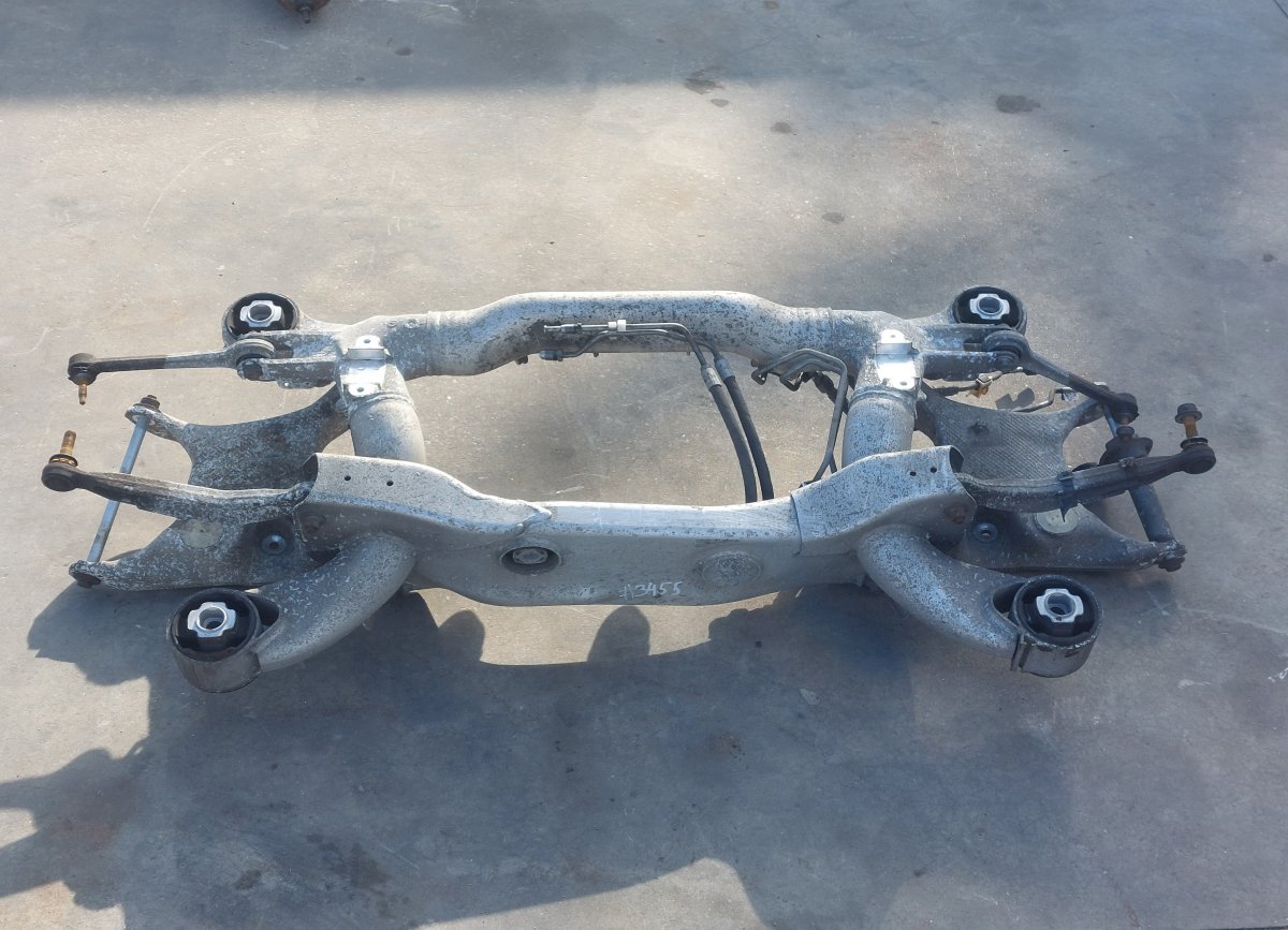 BMW 7 (E65 / E66 / E67 / E68) Rear axle beam 33316779789 3332-6753109 33326753109 6753110-33...