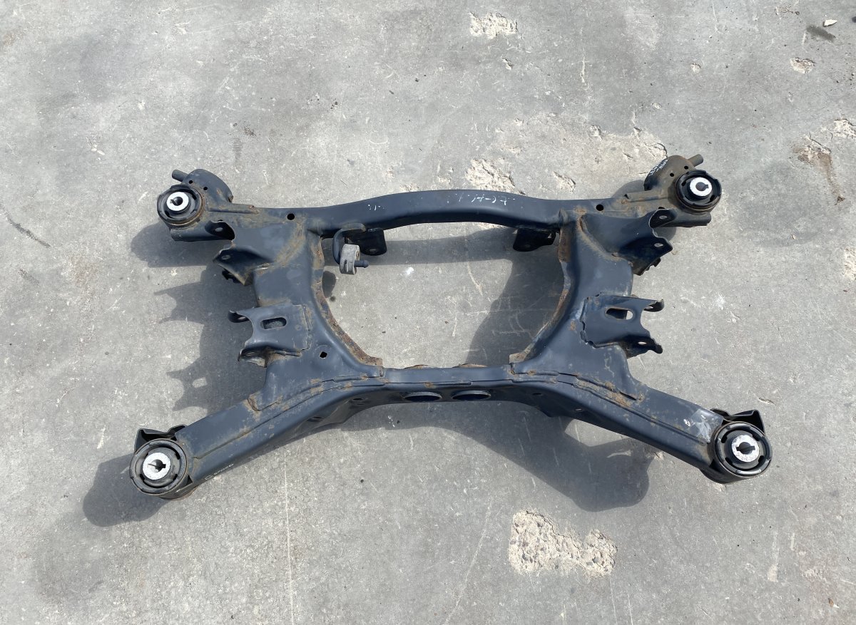 Subaru Legacy Taka-akselin palkki 20152AJ000 Rear axle Beam SUBARU LEGACY V / Out...