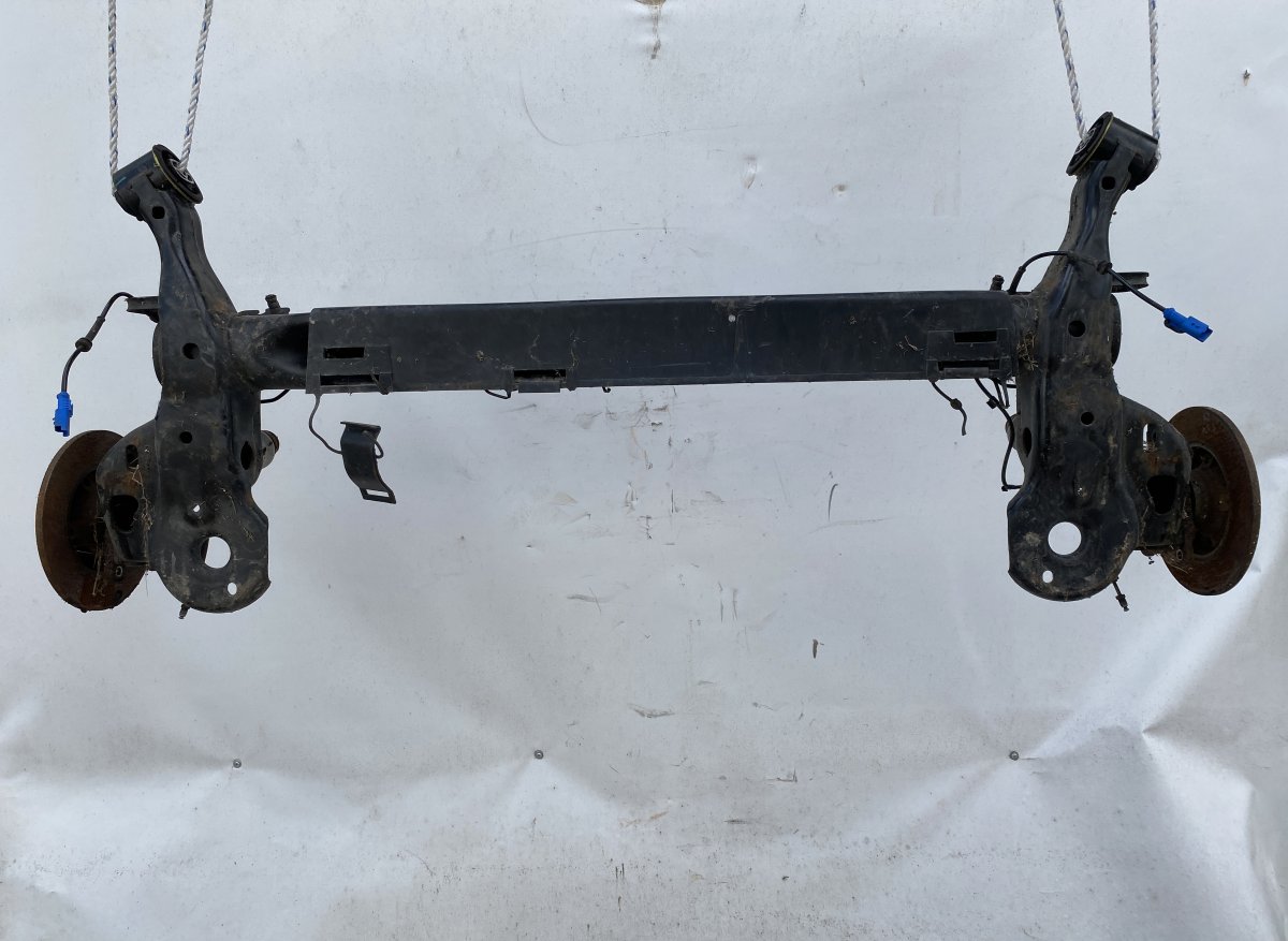 Peugeot 2008 Taka-akselin palkki 7HTGBG0144850 Rear axle Beam PEUGEOT 2008 I (A9...