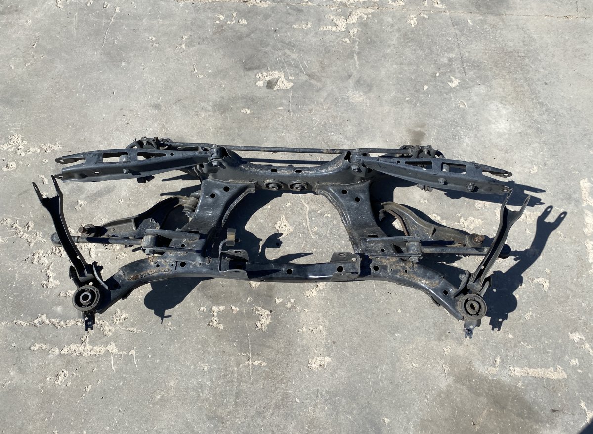 Taka-akselin palkki Brand/Model: SUBARU CROSSTREK
Year: 2014
Engine...