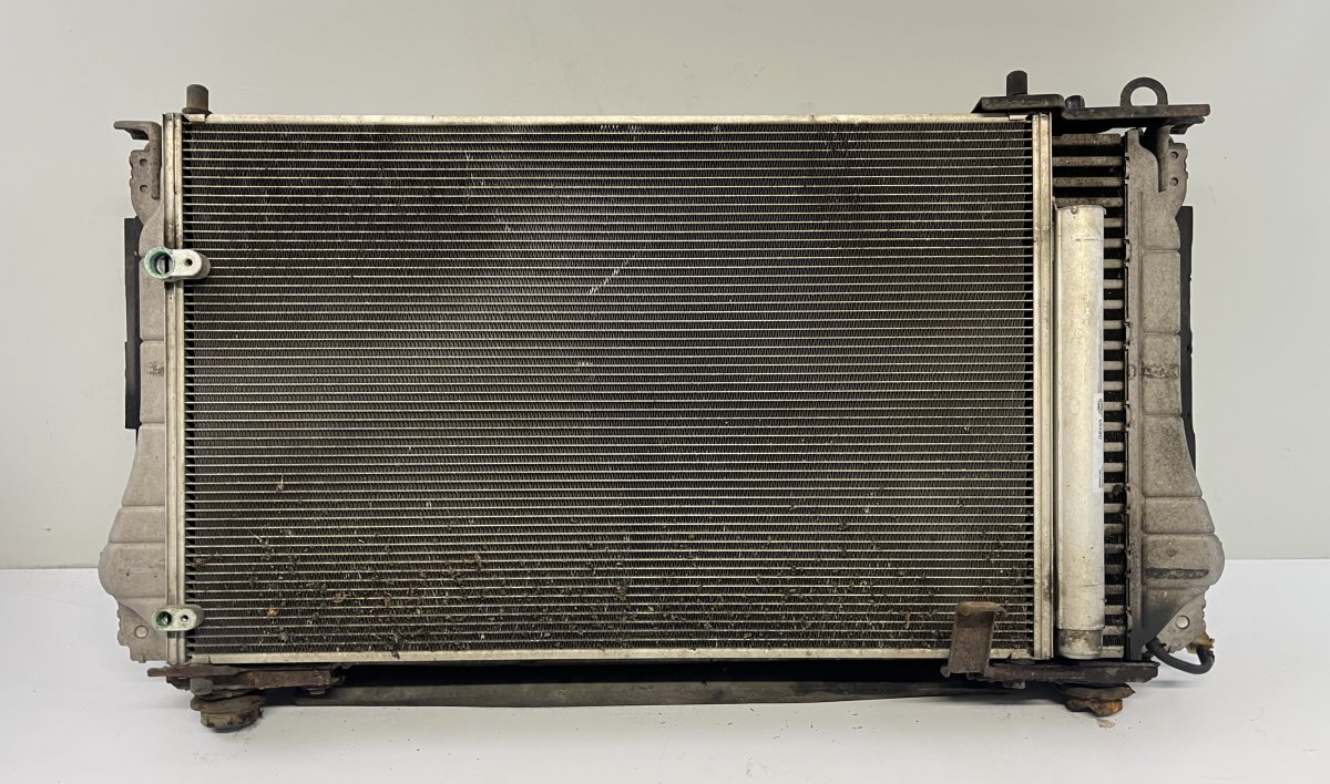 Toyota Avensis (T27) Radiator set 8FC351343424 99000182 MF4221340592 Radiator set...