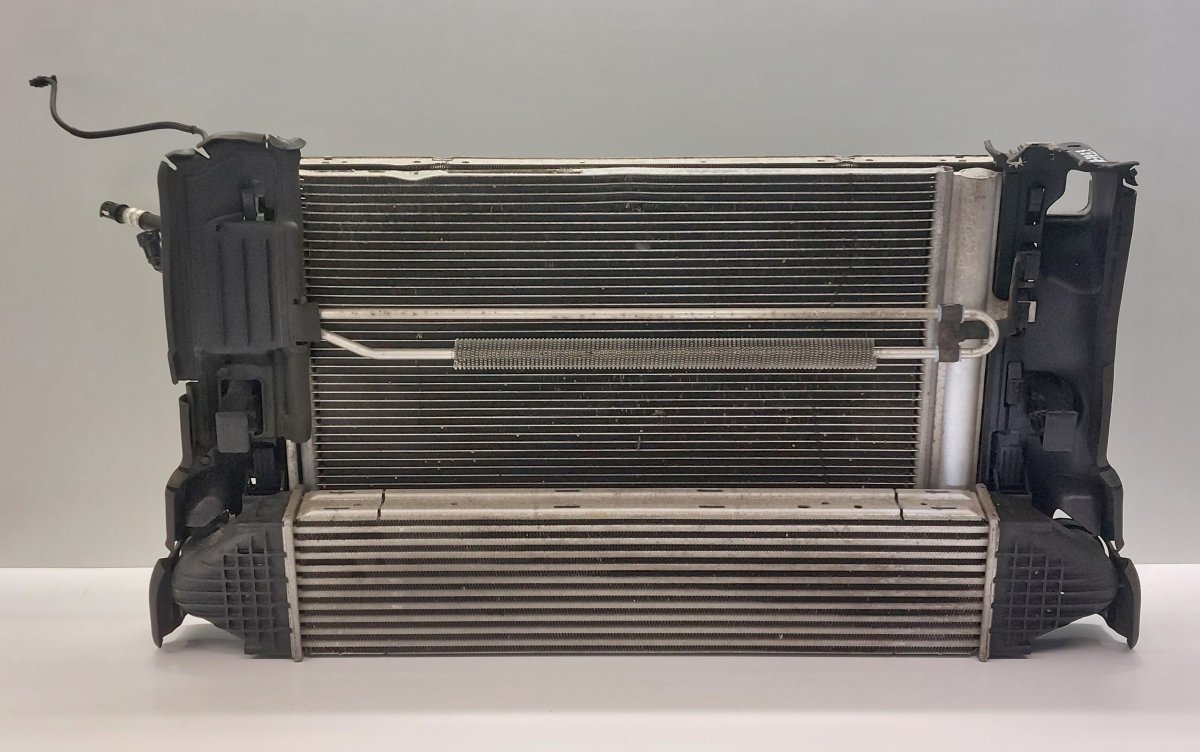 Volvo V70 Radiator set 30794544 31368082 31280014 31319053 6G91-7A095-...