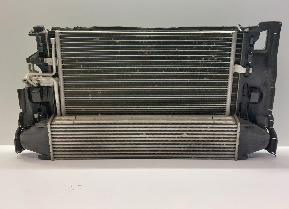 Volvo XC60 Radiator set 31368082 31338475 6G91-7A095-AD 6G917A095AD Rad...