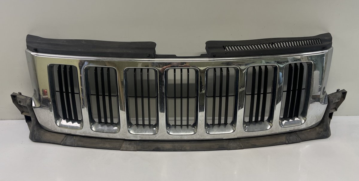 Jeep Grand Cherokee (WK) Radiator Grille 55079377AD Radiator Grille JEEP GRAND CHEROKEE ...