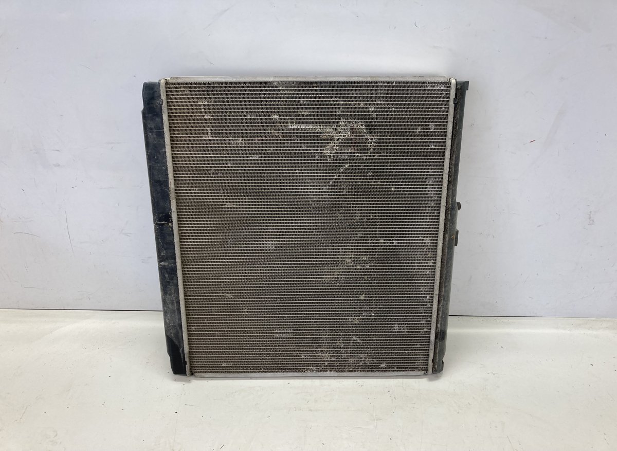 Toyota Land Cruiser 150 jäähdytin 1640050413 Radiator TOYOTA LAND CRUISER 200 (20...