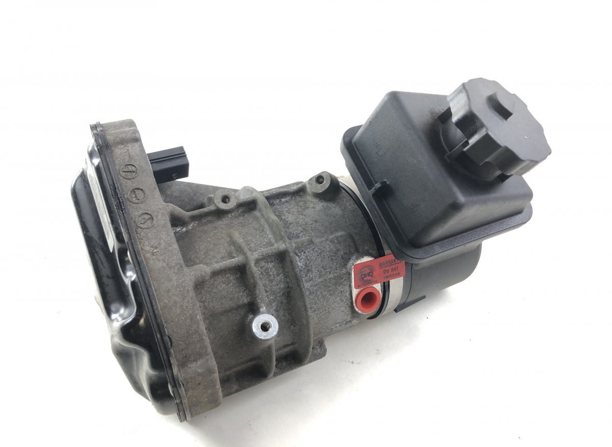 Mercedes-Benz A (W169) насос усилителя рулевого управления A1644601680 Power steering pump MERCEDES-BENZ M...