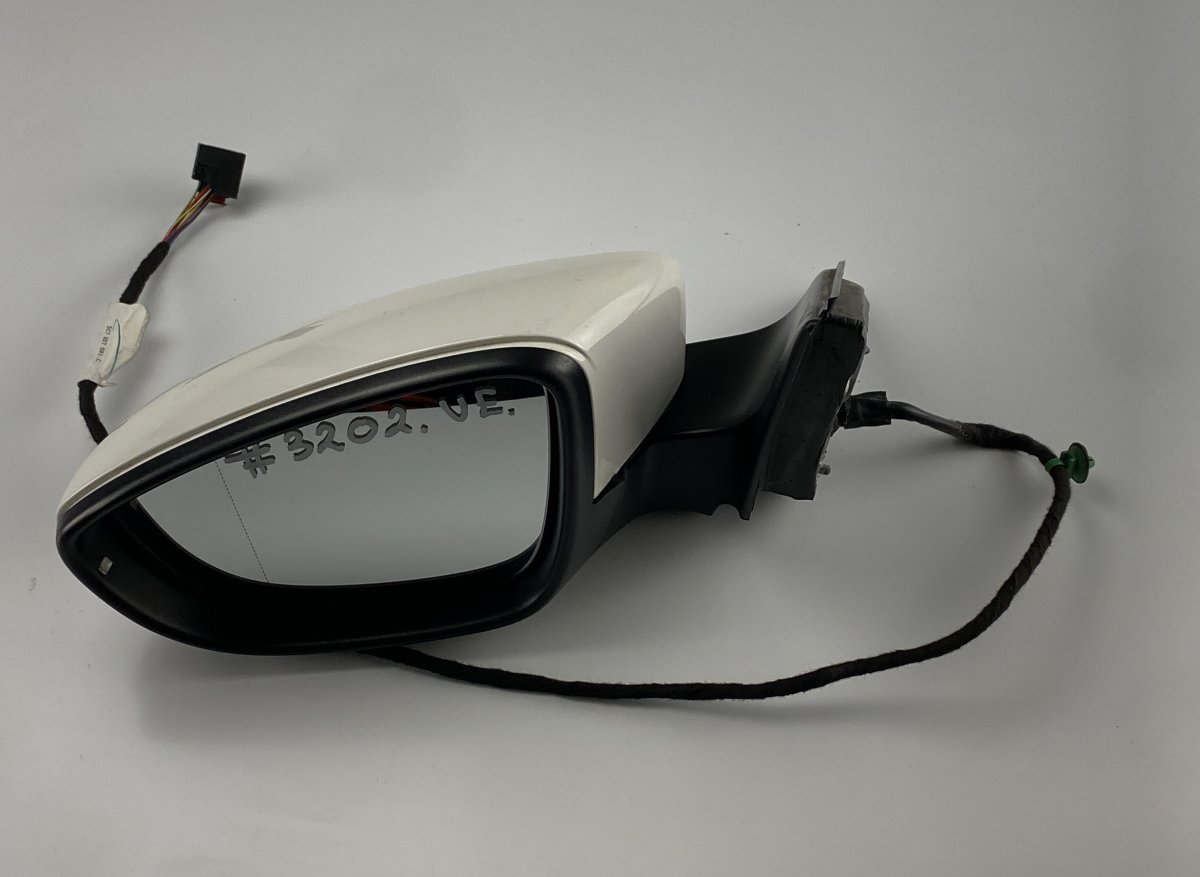 Volkswagen Jetta Left mirror