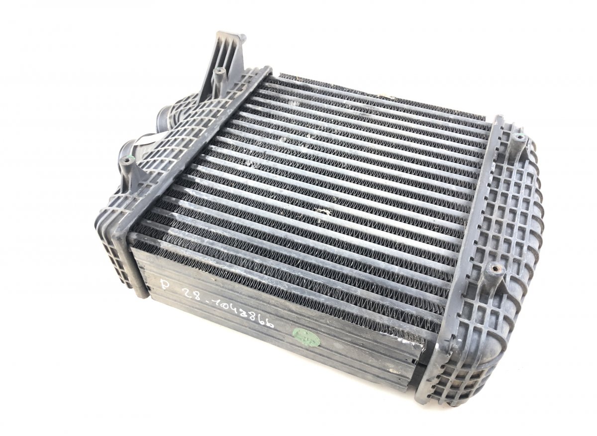 Maserati Ghibli Välijäähdytin / Intercoolerin  16474840 Intercooler MASERATI GHIBLI III (M157)...