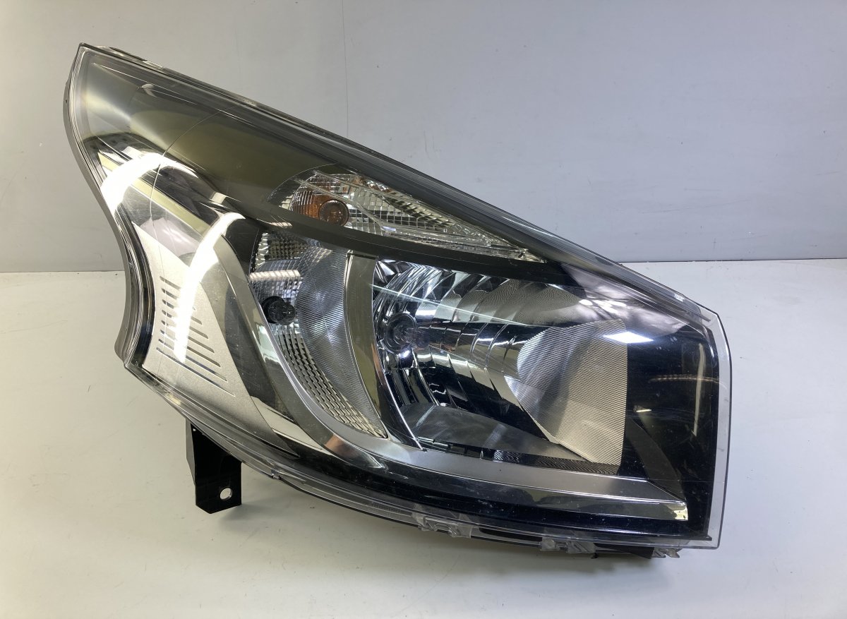 Renault Trafic headlight right 1EE01141022 260109424R Headlight right RENAULT ...