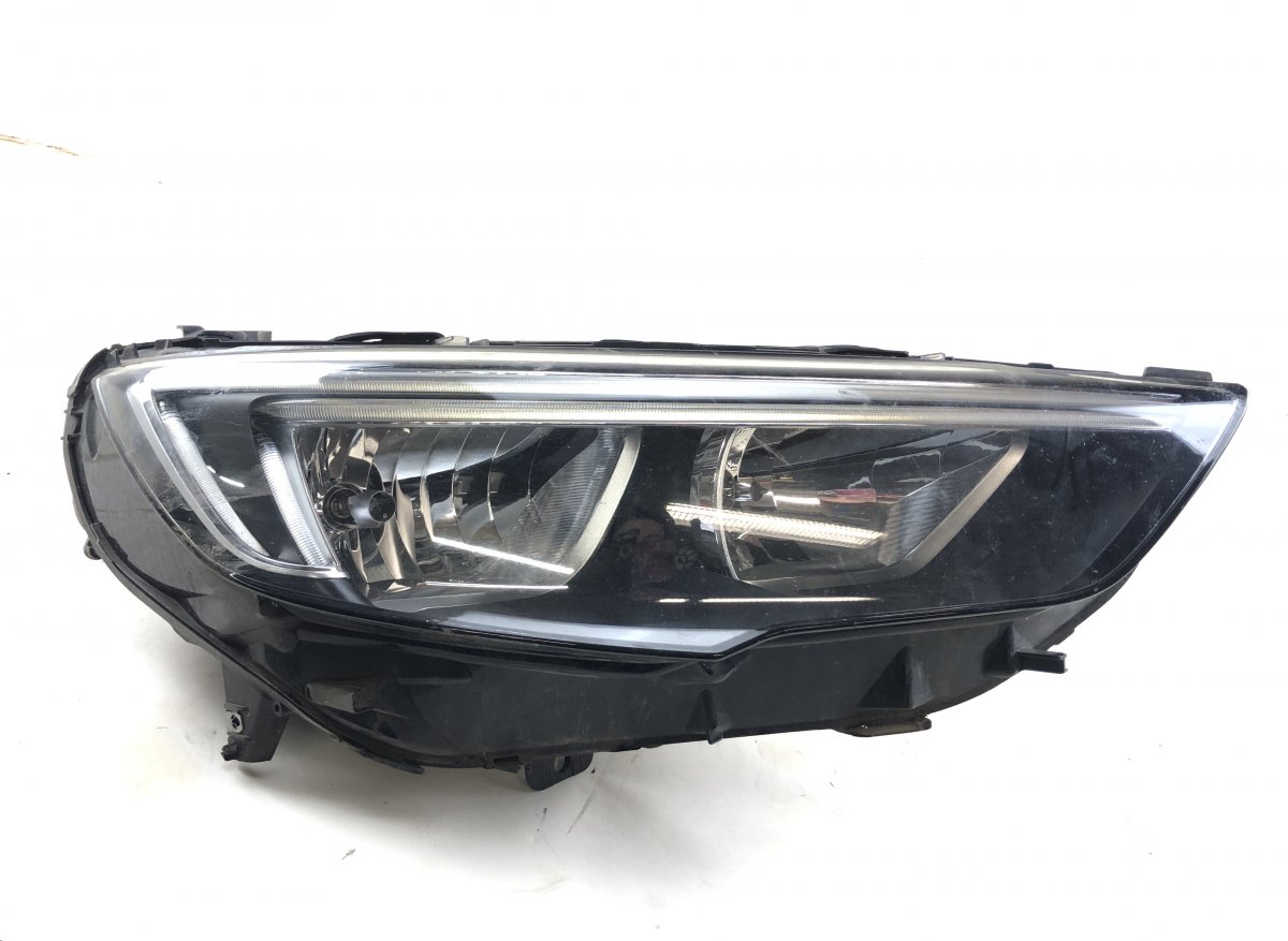 Opel Insignia (B) Right headlight 39209173 Right headlight OPEL INSIGNIA B (Z18) ...