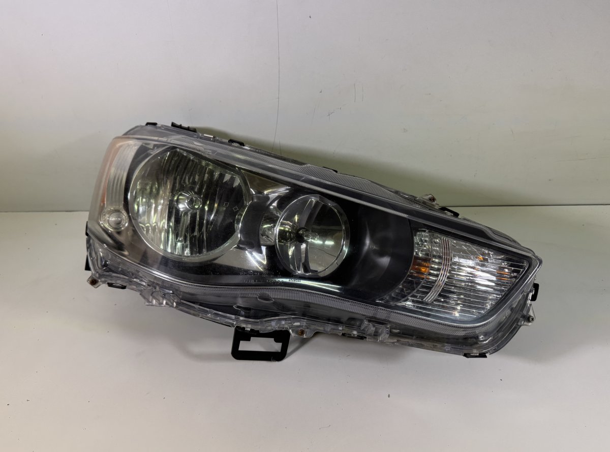 Mitsubishi Lancer Right headlight 8301A390 Right headlight MITSUBISHI LANCER (CV,...