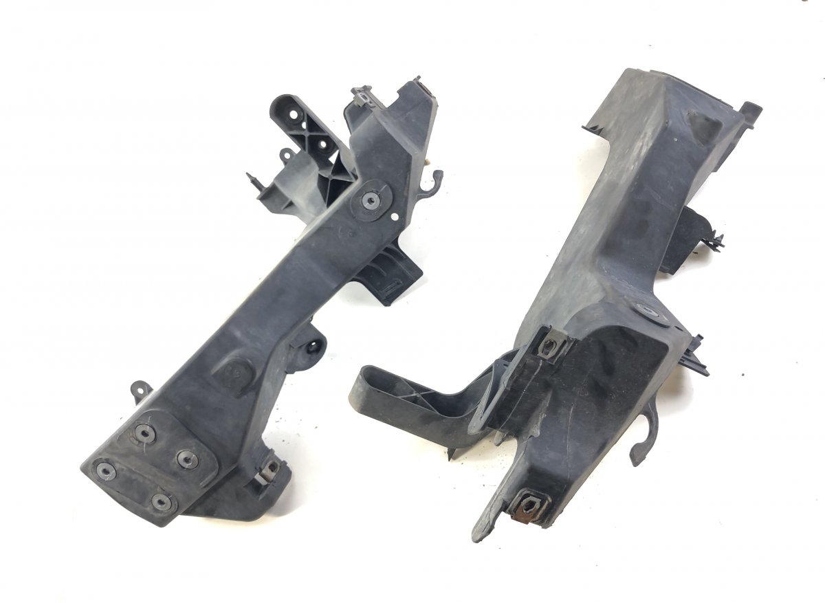 Jeep Grand Cherokee (WK) Headlight mounting/bracket, set
