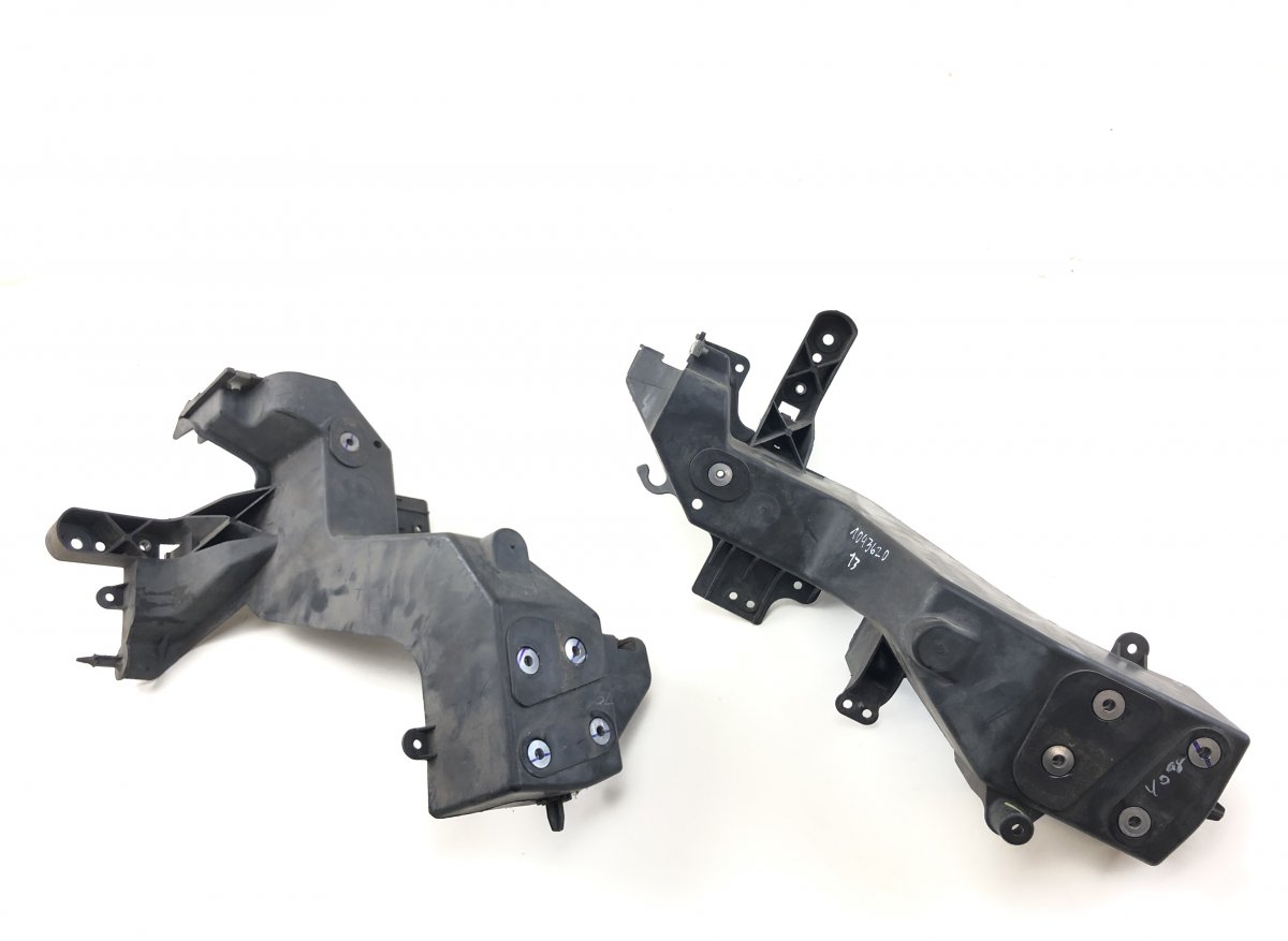 Jeep Grand Cherokee (WK) Headlight mounting/bracket, set