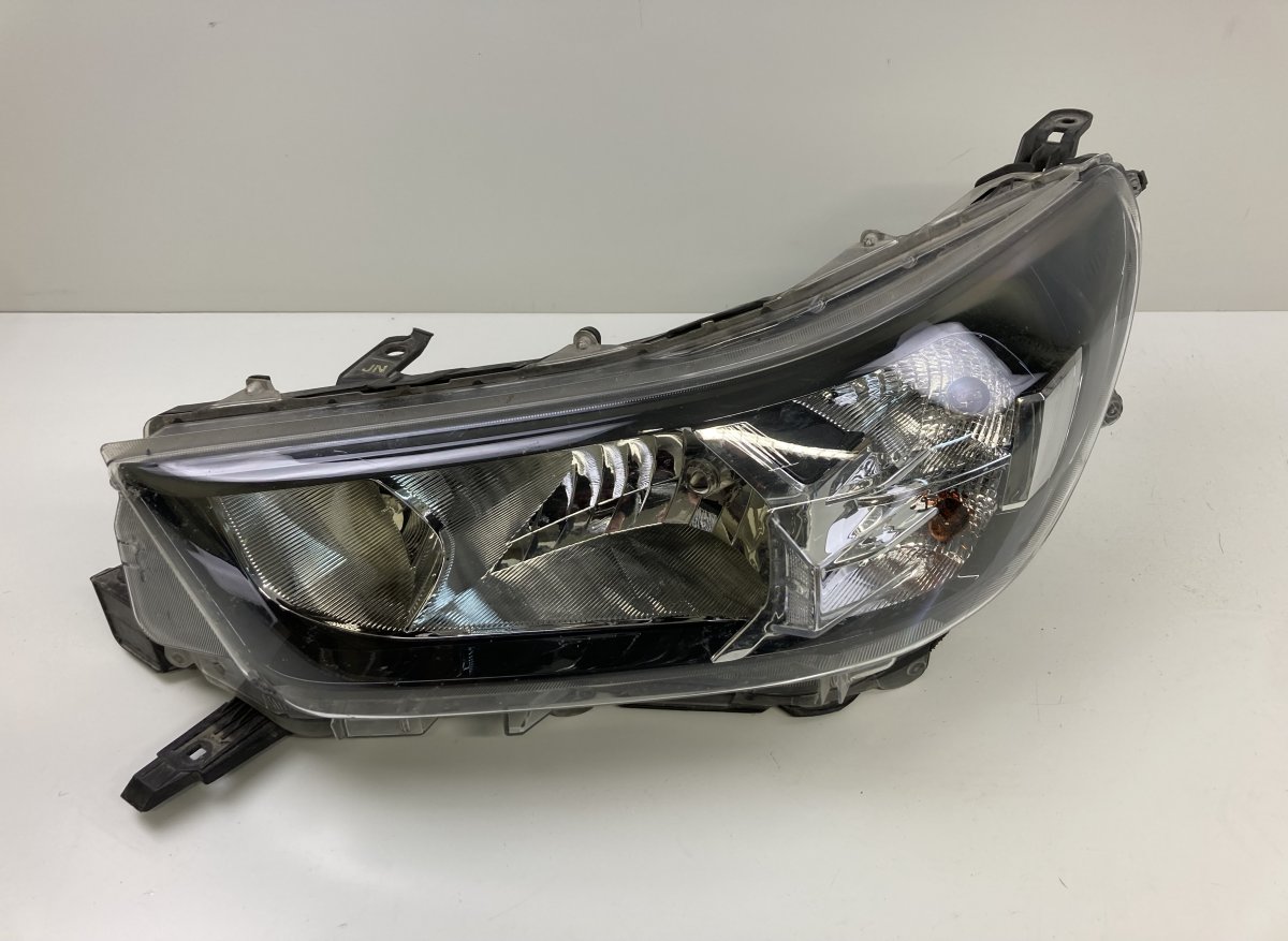 Toyota Hilux ajovalo (vasen) 811500KK60 Headlight left TOYOTA HILUX VIII (AN...