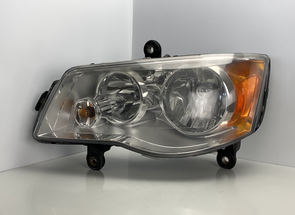 Chrysler Grand Voyager / Town & Country Left headlight