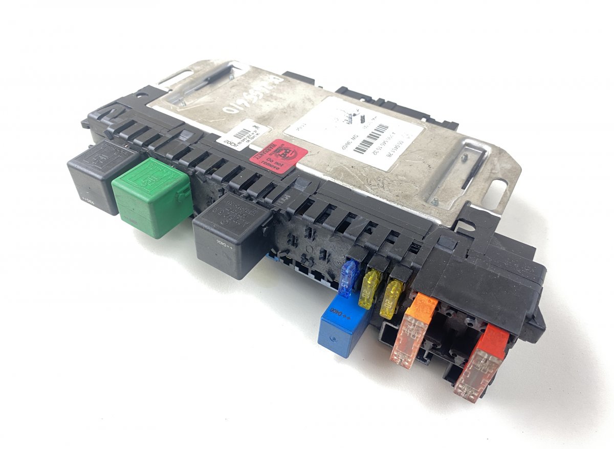Mercedes-Benz A (W168) Fuse box 10091518 Fuse box MERCEDES-BENZ SL-CLASS (R230)...