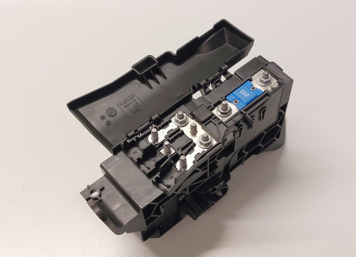 Audi Q5 (8R) Fuse box 8R0937517C Fuse box AUDI Q5 (8R) (2008-2016)

P...
