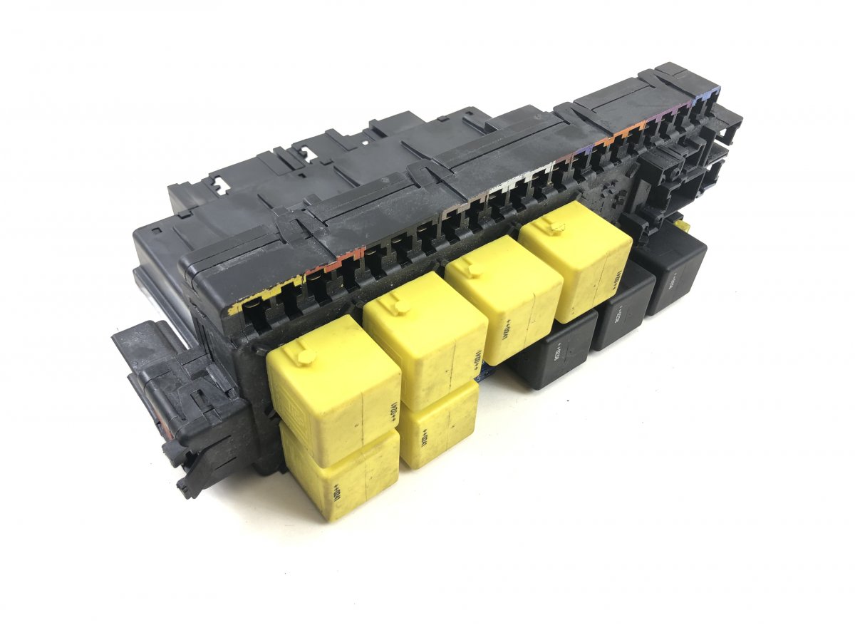 Mercedes-Benz A (W168) Fuse box 05045117 Fuse box MERCEDES-BENZ SL-CLASS (R230)...