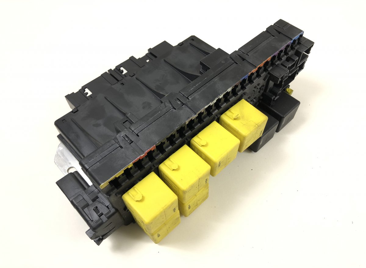 Mercedes-Benz A (W168) Fuse box 05045117 Fuse box MERCEDES-BENZ SL-CLASS (R230)...