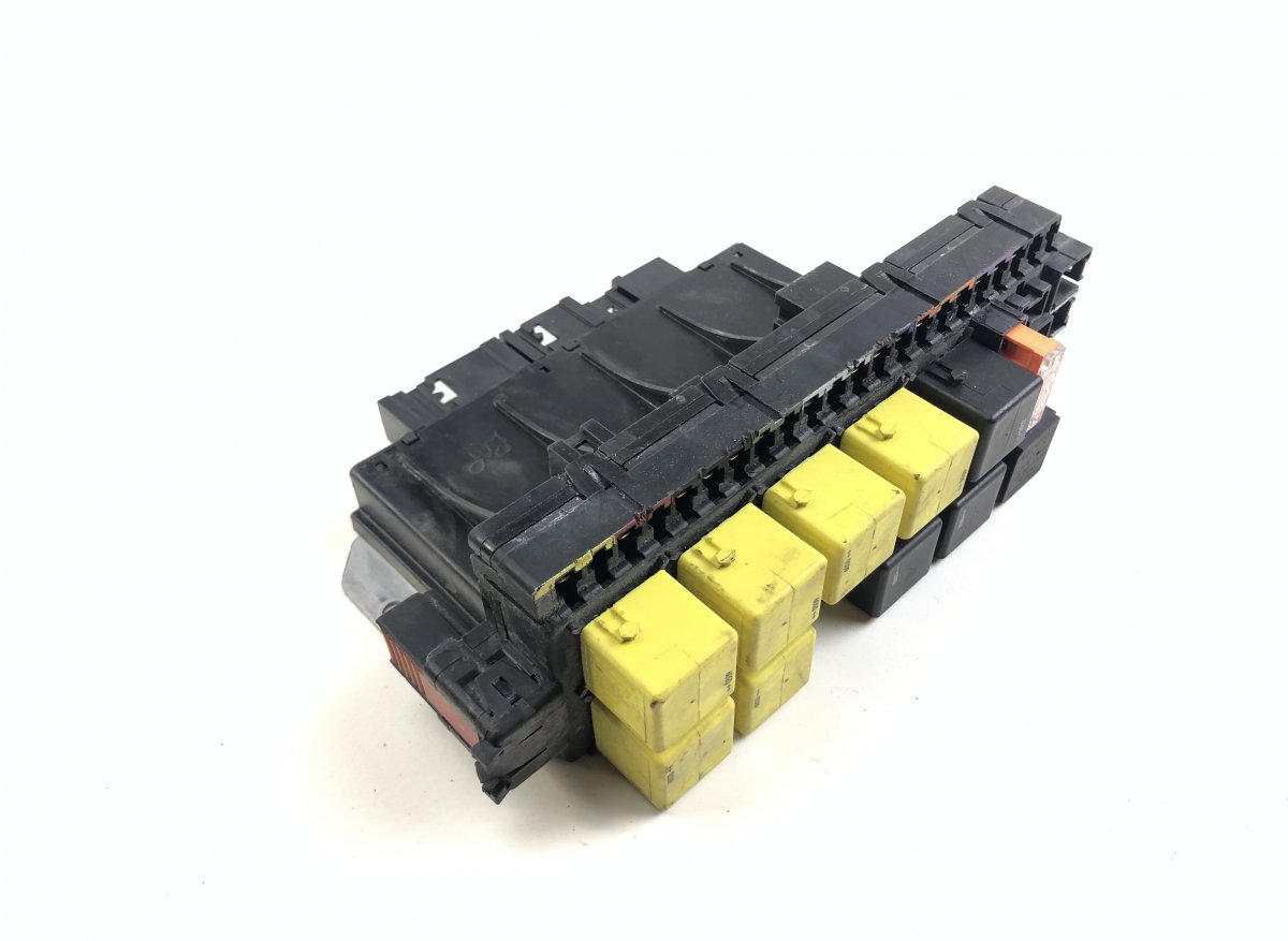 Mercedes-Benz A (W168) Fuse box 05045117 Fuse box MERCEDES-BENZ SL-CLASS (R230)...